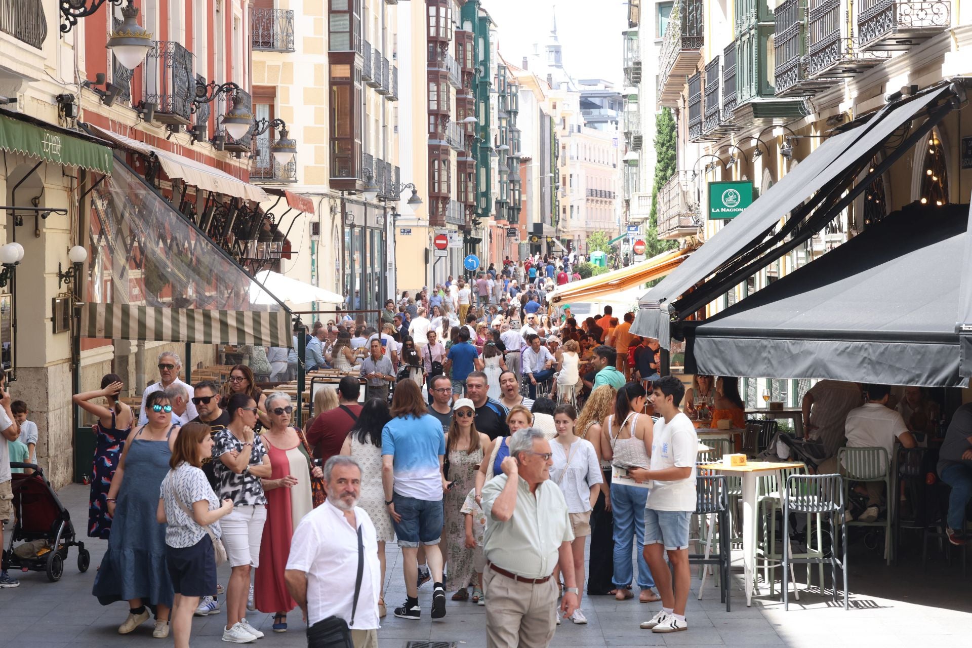 Ambiente en Valladolid a la hora del vermú el Día del Corpus