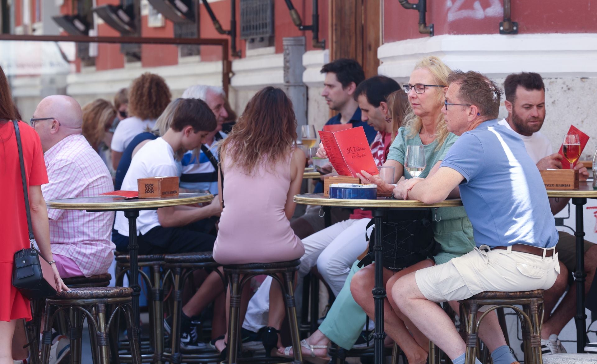 Ambiente en Valladolid a la hora del vermú el Día del Corpus