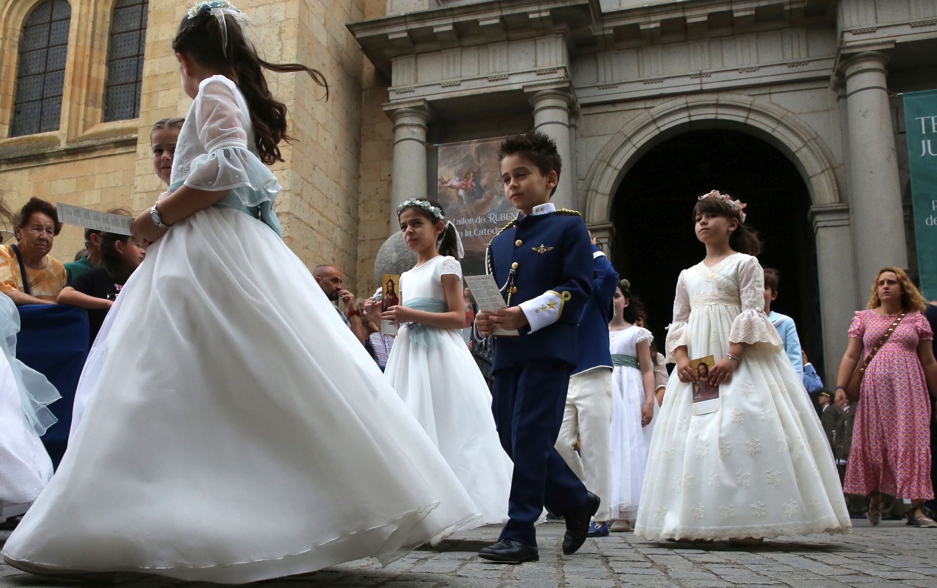 La accidentada procesión del Corpus, en imágenes