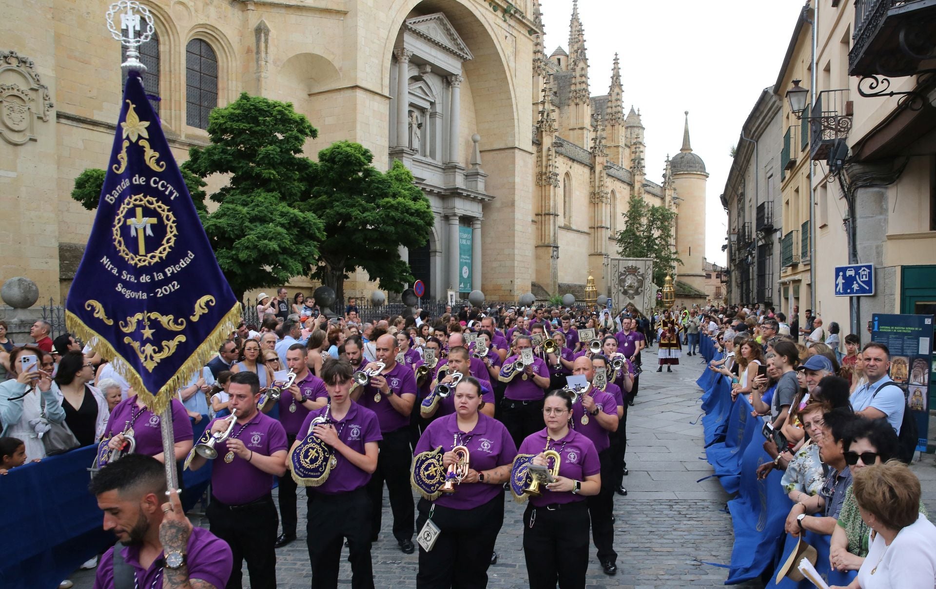 La accidentada procesión del Corpus, en imágenes