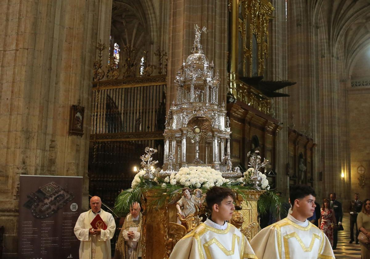 La accidentada procesión del Corpus, en imágenes