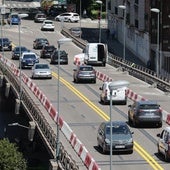 Imagen de archivo, de junio de 2024 (año al que se refiere el estudio), del tráfico sobre el viaducto de Arco de Ladrillo.