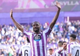 Sylla celebra un gol marcado con el Real Valladolid ante el Eibar en marzo de 2024
