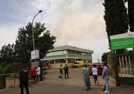 Las imágenes del incendio en una ebanistería de Santovenia