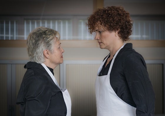 Pilar Redondo y Patricia Gómez protagonizan 'Criada sobre blanco fundida en negro'.