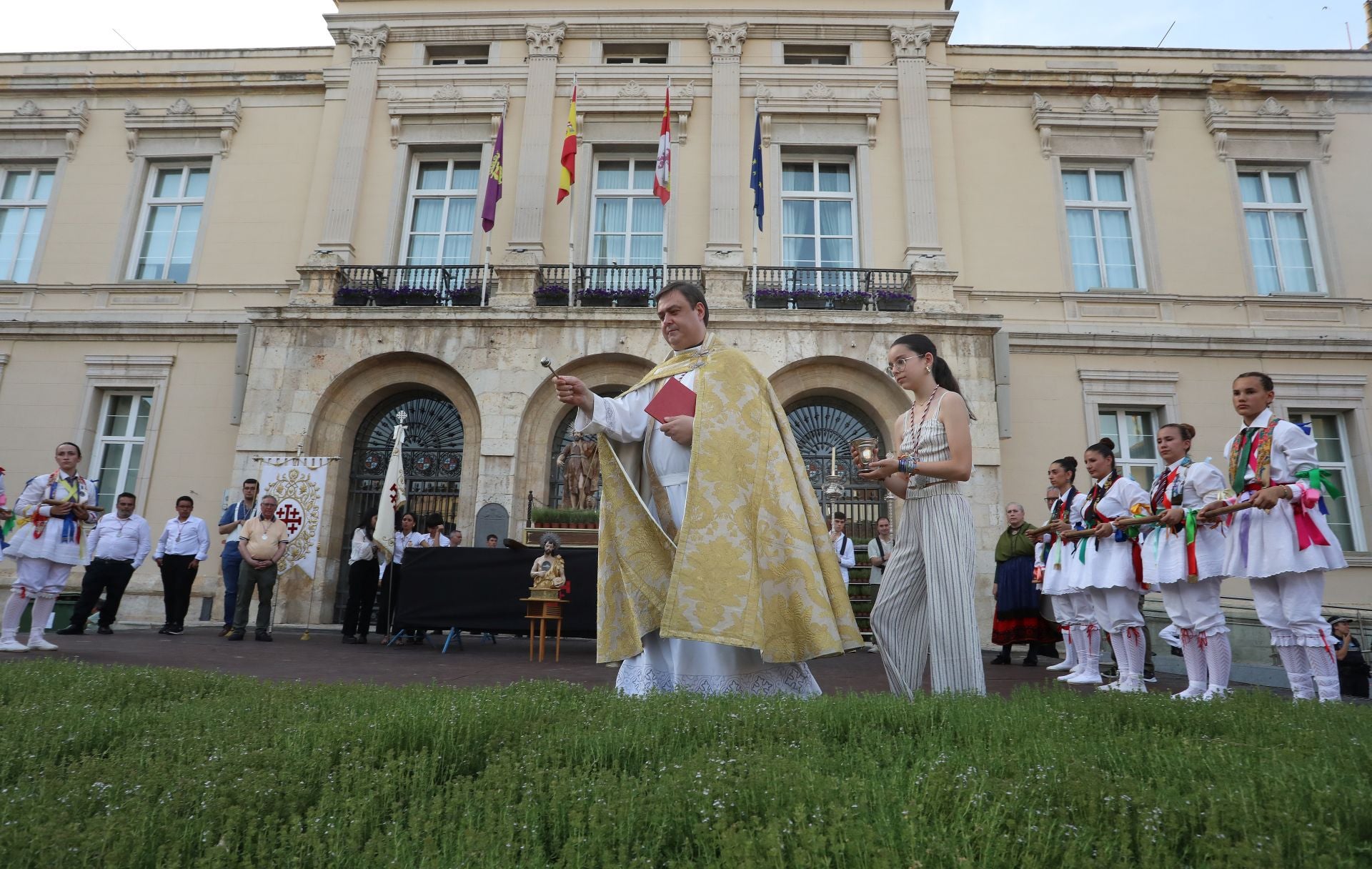 Miles de plantas de tomillo para festejar San Juan en Palencia