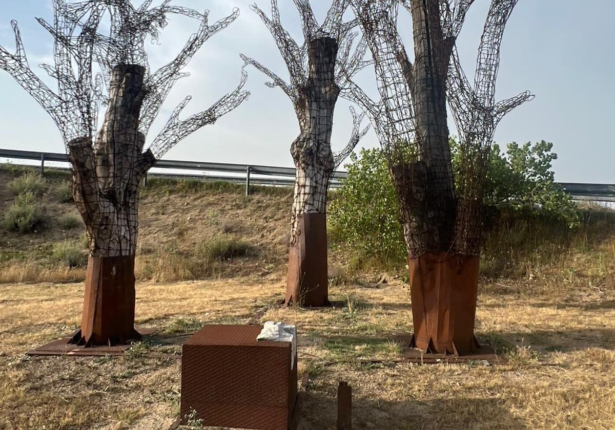Segunda escultura del proyecto 'Senda árbol, piedra, hierro'.