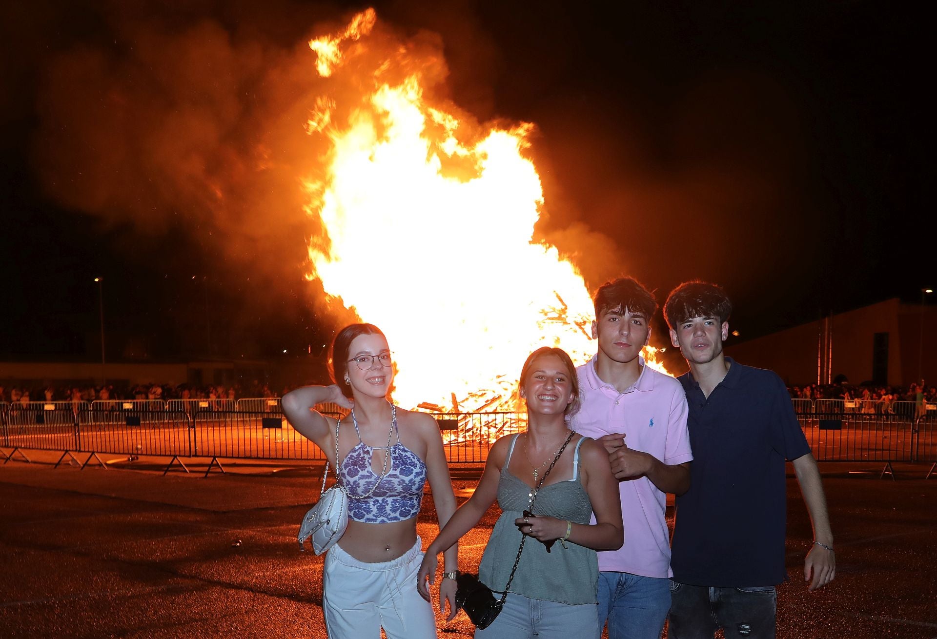 Así fue la hoguera de San Juan en Palencia