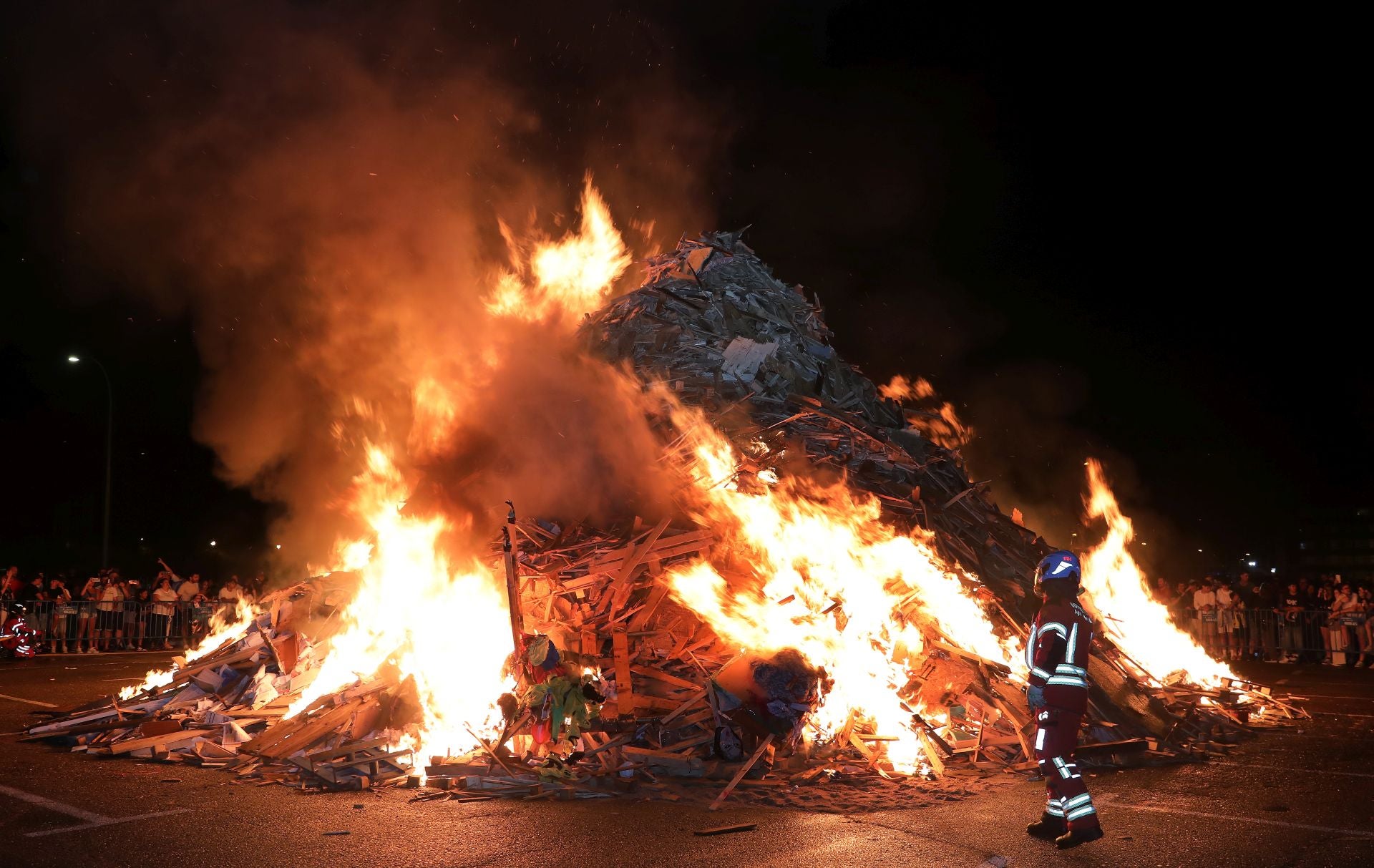 Así fue la hoguera de San Juan en Palencia