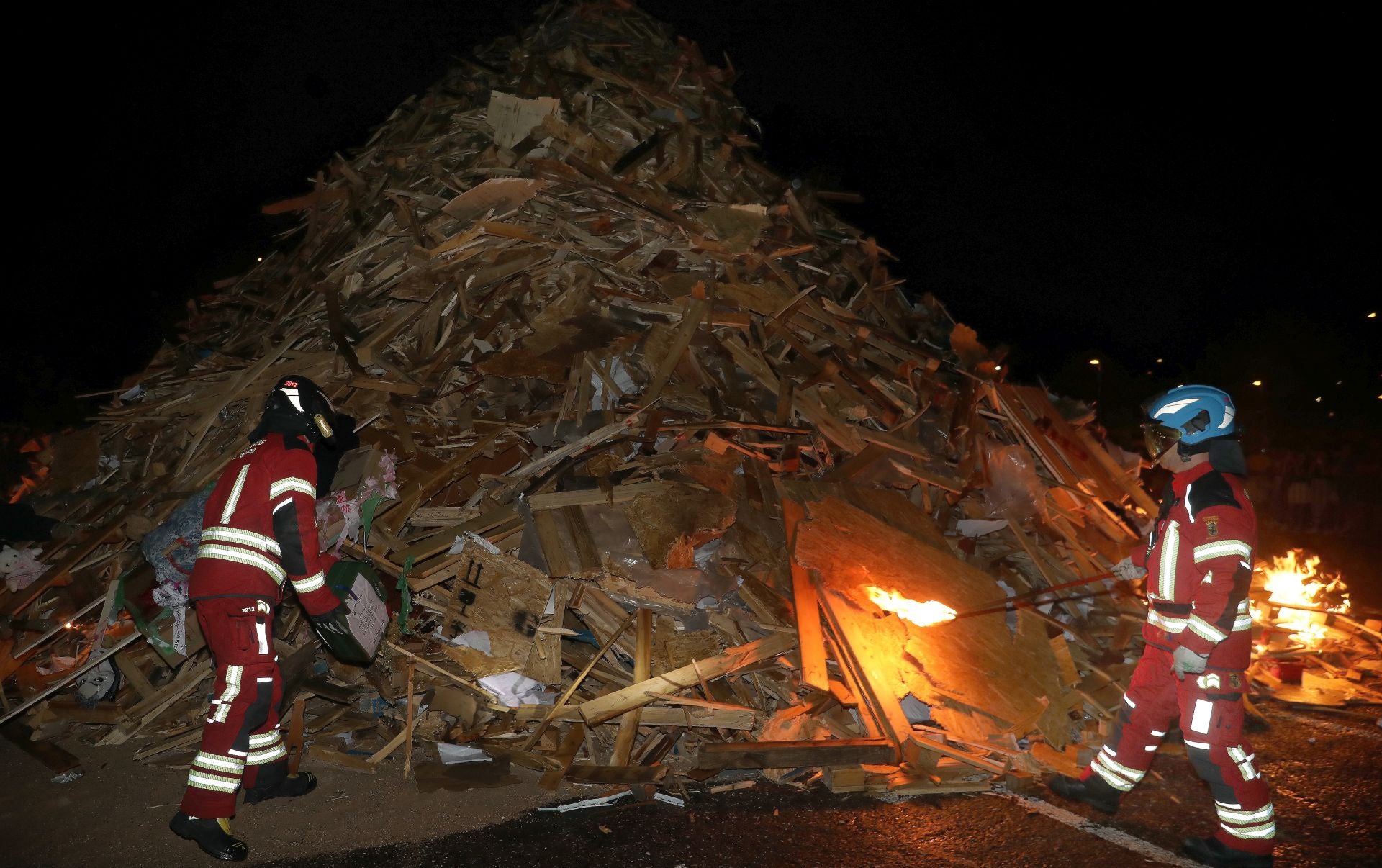 Así fue la hoguera de San Juan en Palencia