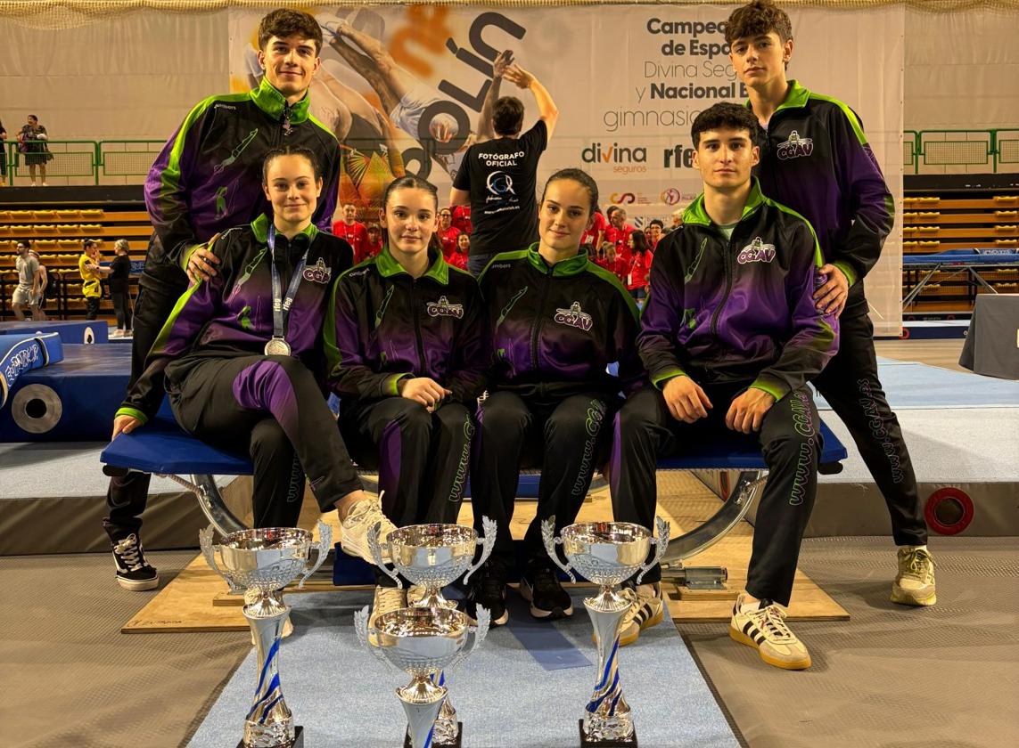 El equipo senior del club Gimnasia Acrobática.
