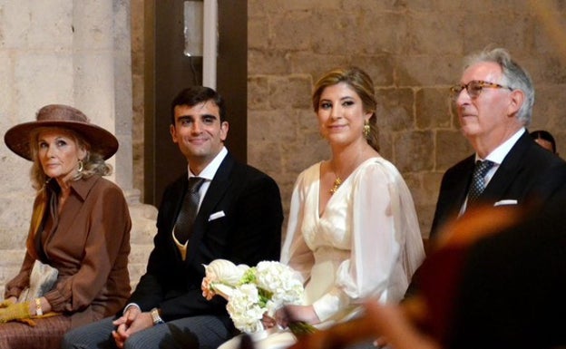 Fotografía cedida de Raquel Alonso y Daniel Merino durante el enlace matrimonial.