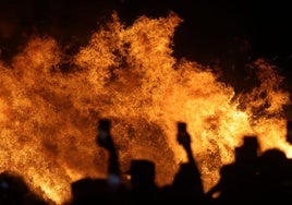 Hoguera de San Juan, anoche en Las Moreras.