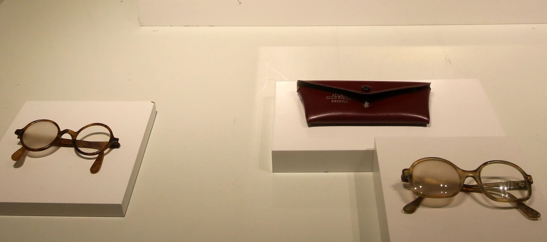 Fotos de la entrega de dos retratos de Agapito Marazuela
