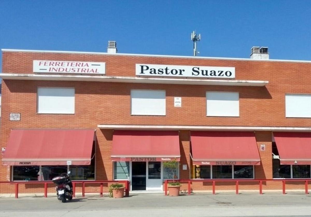Entrada de la Ferretería Industrial Pastor Suazo.