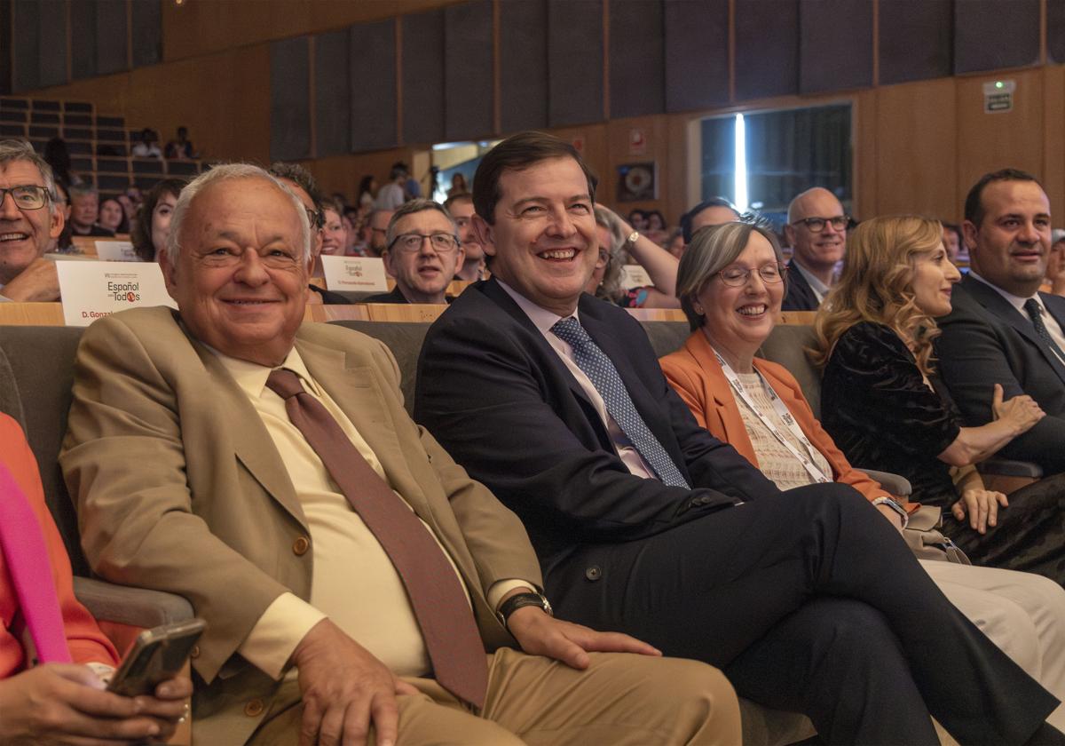 Alfonso Fernández Mañueco, con Gonzalo Santonja en la inaguración del congreso.