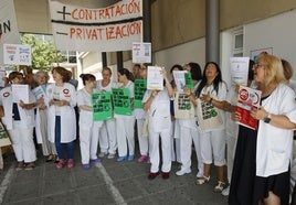 Protesta convocada por Satse, este jueves en el hospital de Palencia.