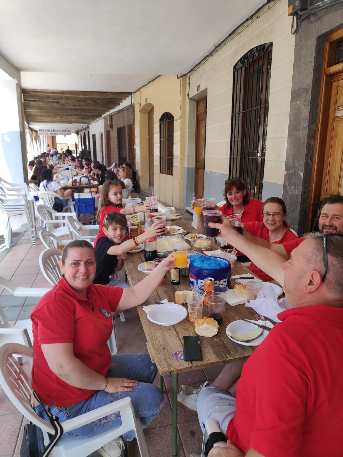 La calle Mayor de Villalón de Campos se convierte en un gran comedor
