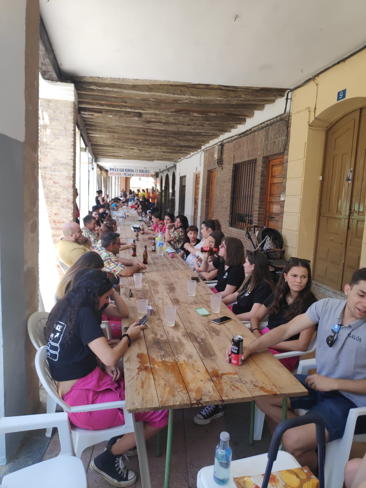 La calle Mayor de Villalón de Campos se convierte en un gran comedor