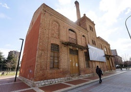 Edificio de la Alcoholera, en la avenida de Cuba.
