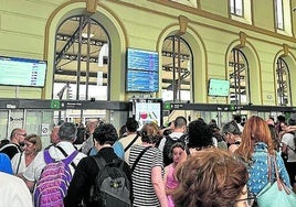 Viajeros en la estación de Campo Grande, en una imagen de archivo.