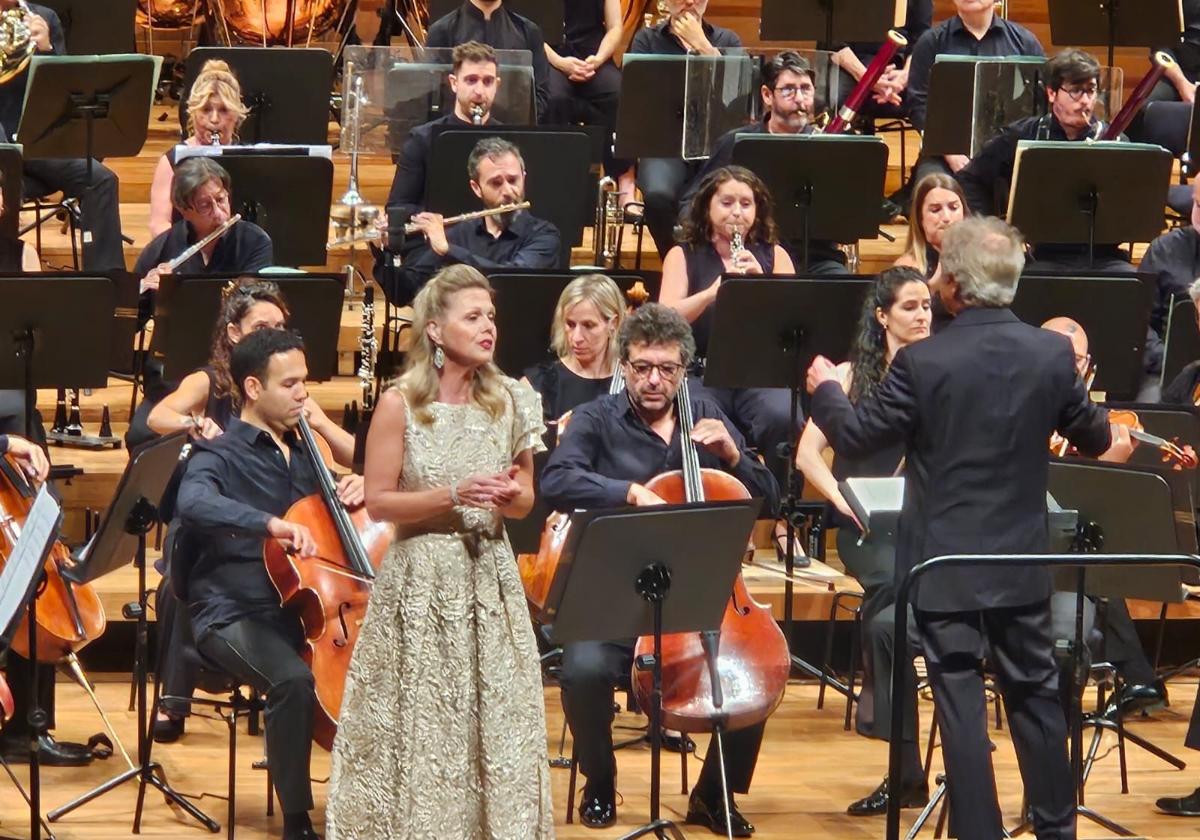 La soprano Miah Persson durante el concierto dirigido por Thierry Fischer.