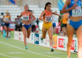 Marta García, entrando en meta en el Estadio de Vallehermoso.