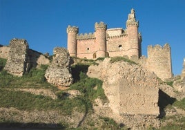 Vista general del castillo de la localidad.