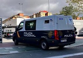 Furgón de la Policía Nacional.