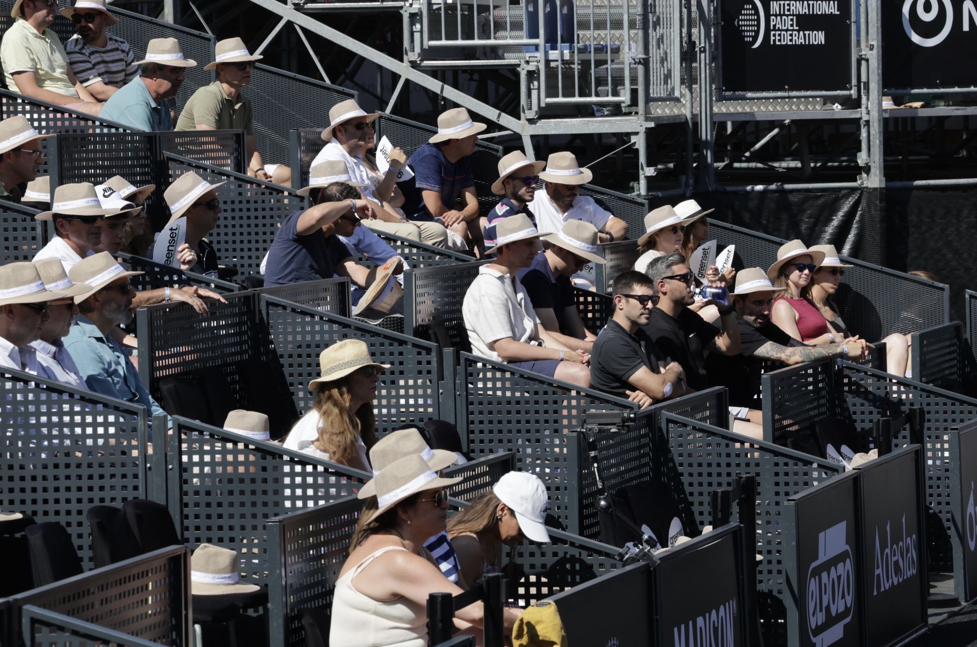 Las imágenes de la penúltima jornada del Premier Padel en la Plaza Mayor