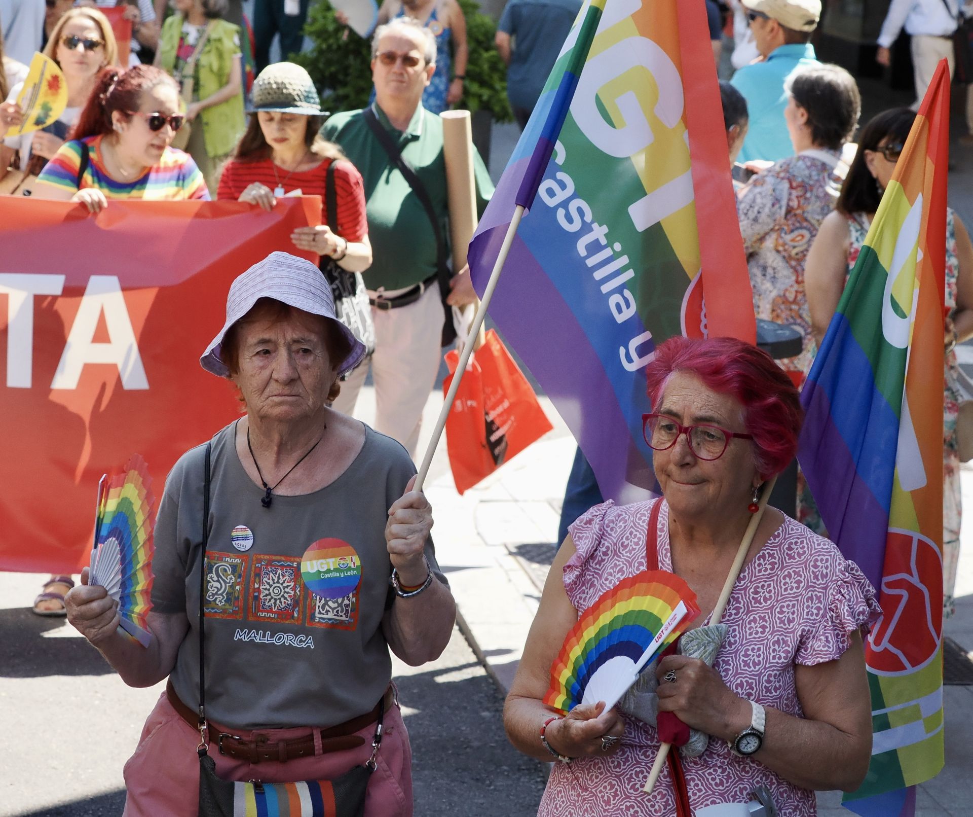 Las imágenes de la manifestación LGTBI en Valladolid