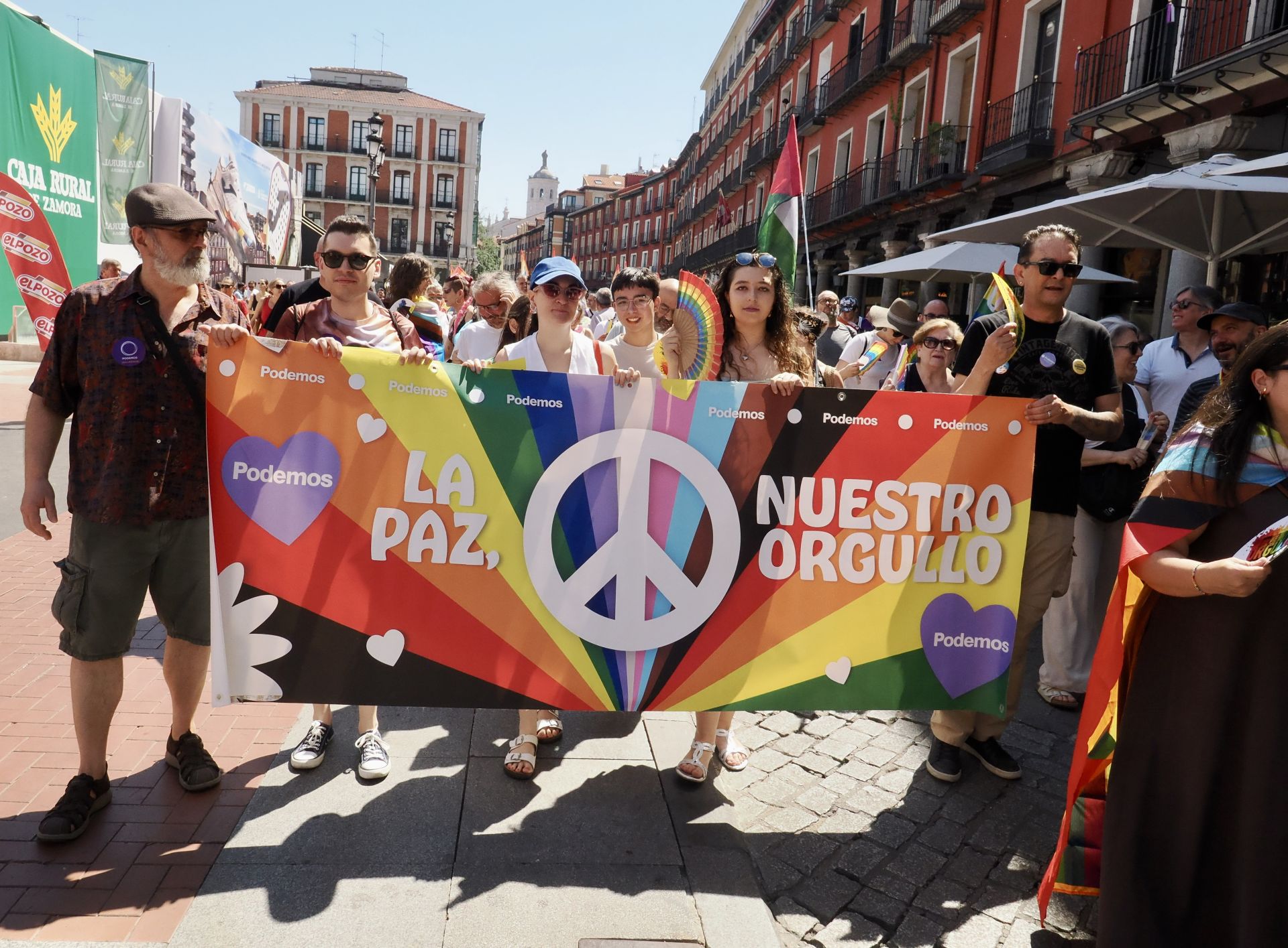 Las imágenes de la manifestación LGTBI en Valladolid
