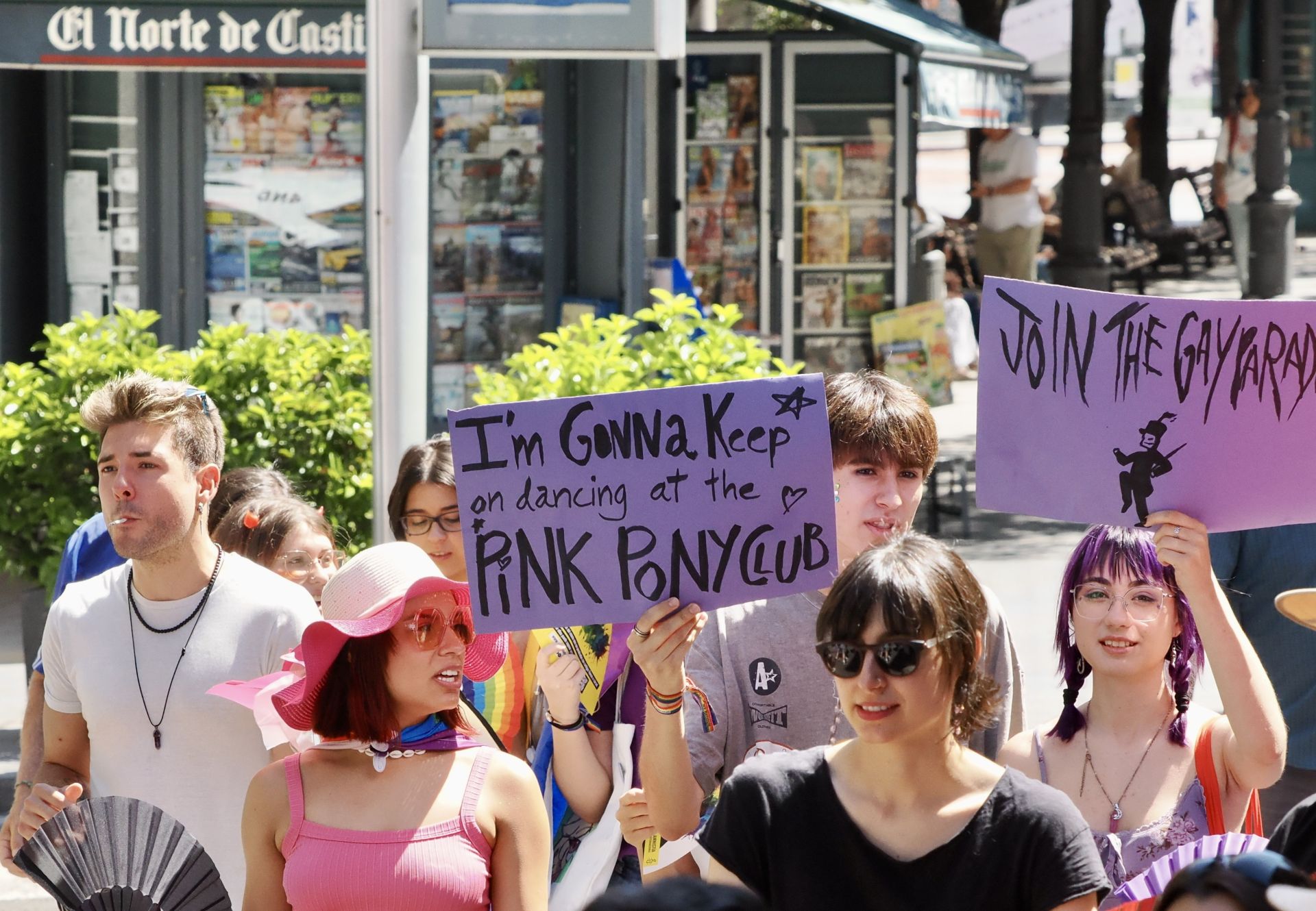 Las imágenes de la manifestación LGTBI en Valladolid