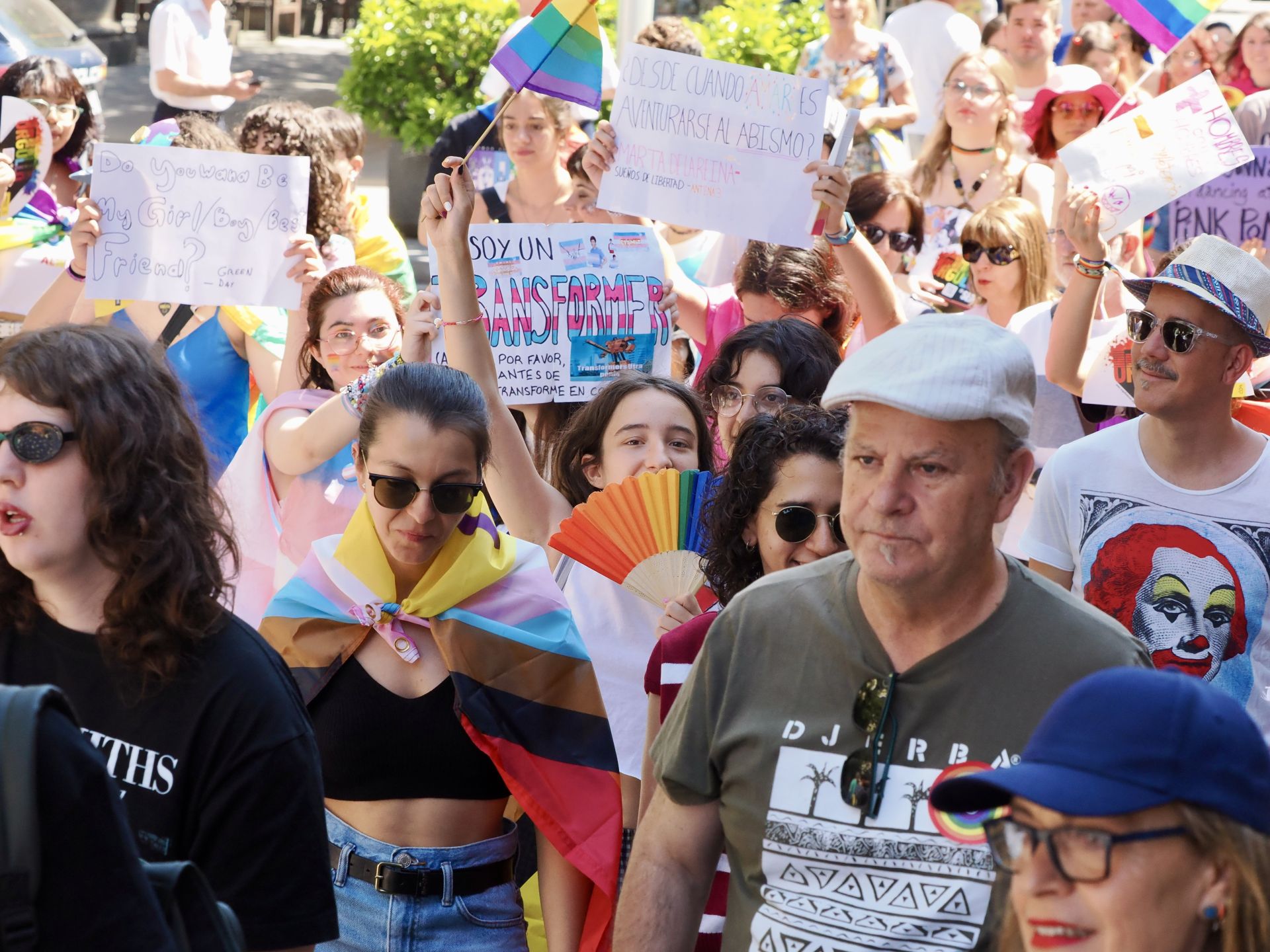 Las imágenes de la manifestación LGTBI en Valladolid