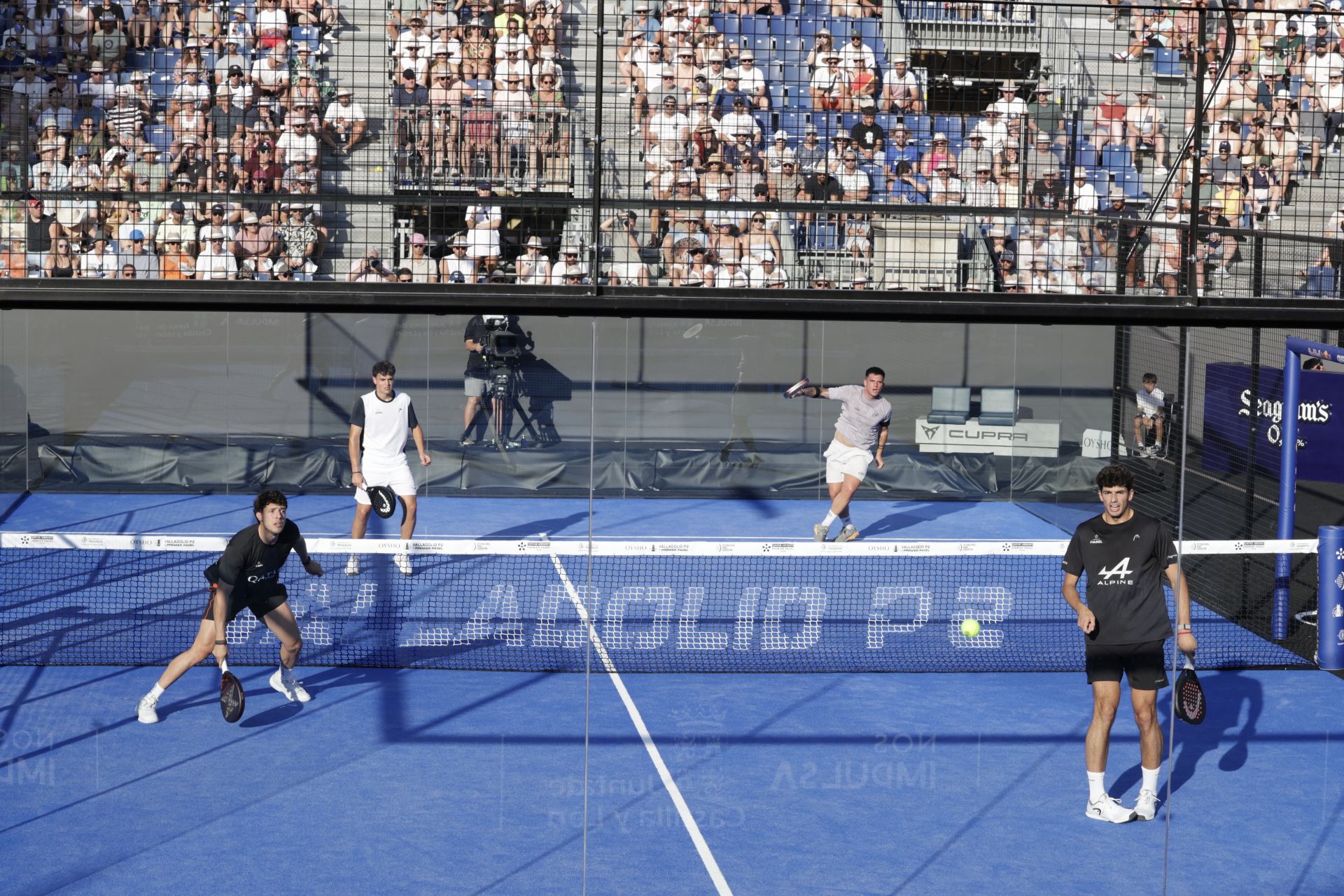 Las imágenes de la penúltima jornada del Premier Padel en la Plaza Mayor