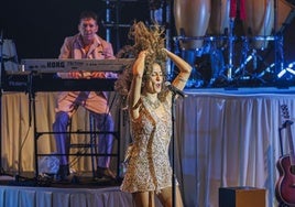 Rosario Flores durante un concierto de su gira 'Universo de Ley'.