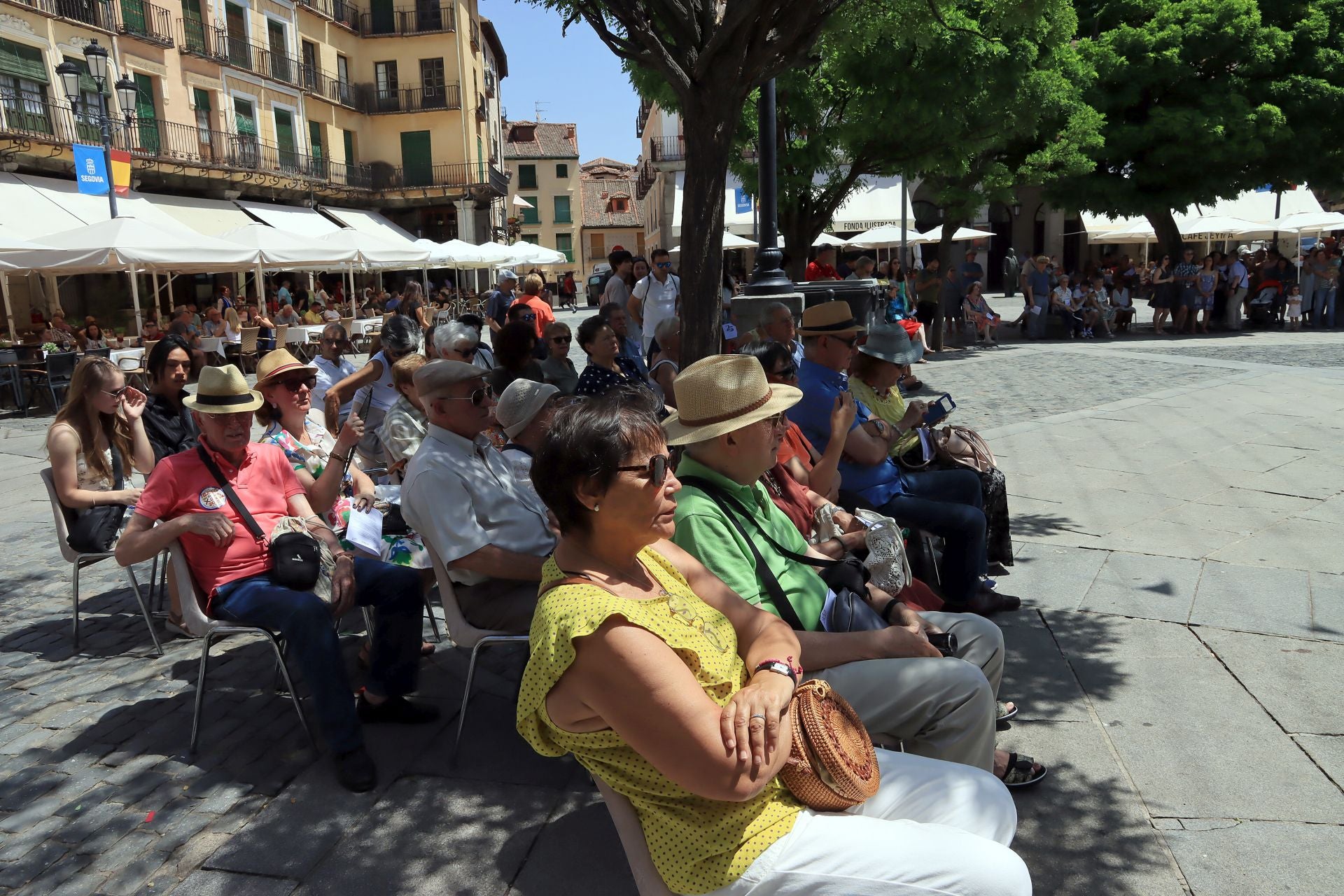 Fotos del canto del himno de Segovia y de la Tajada de San Andrés