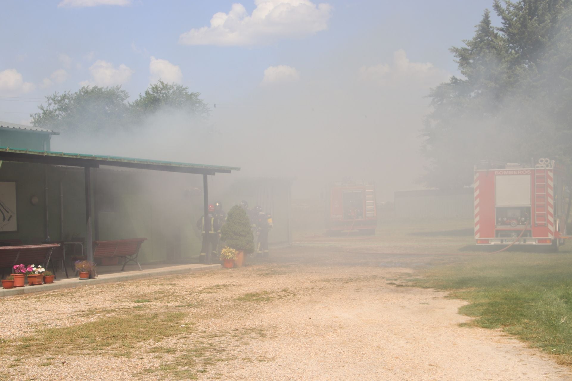 Fotos del incendio de un club de golf en un pueblo de Segovia