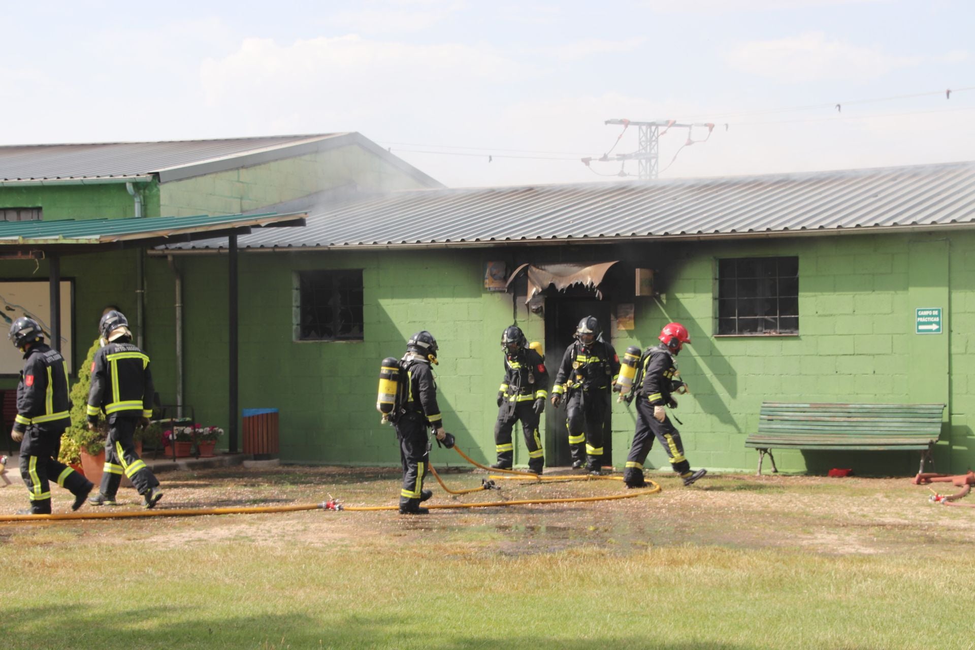 Fotos del incendio de un club de golf en un pueblo de Segovia