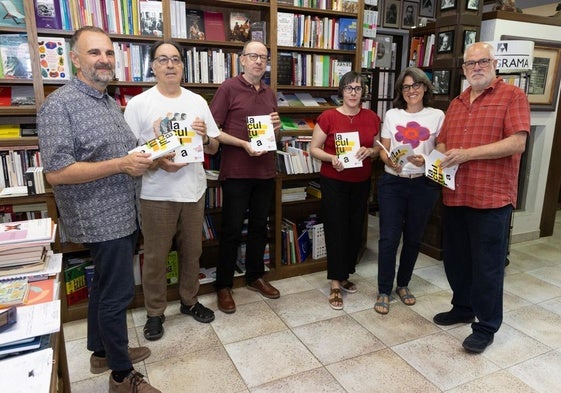 Félix Sanz, representante de los artesanos de Castilla y León; Maguil, gestor cultural; Ignacio Fernández, de la Fundación Jesús Pereda; Olivia Cachafeiro, del Museo de Arte Africano de la UVA, María Luisa López Municio y Carlos Castedo, de la Fundación Jesús Pereda.