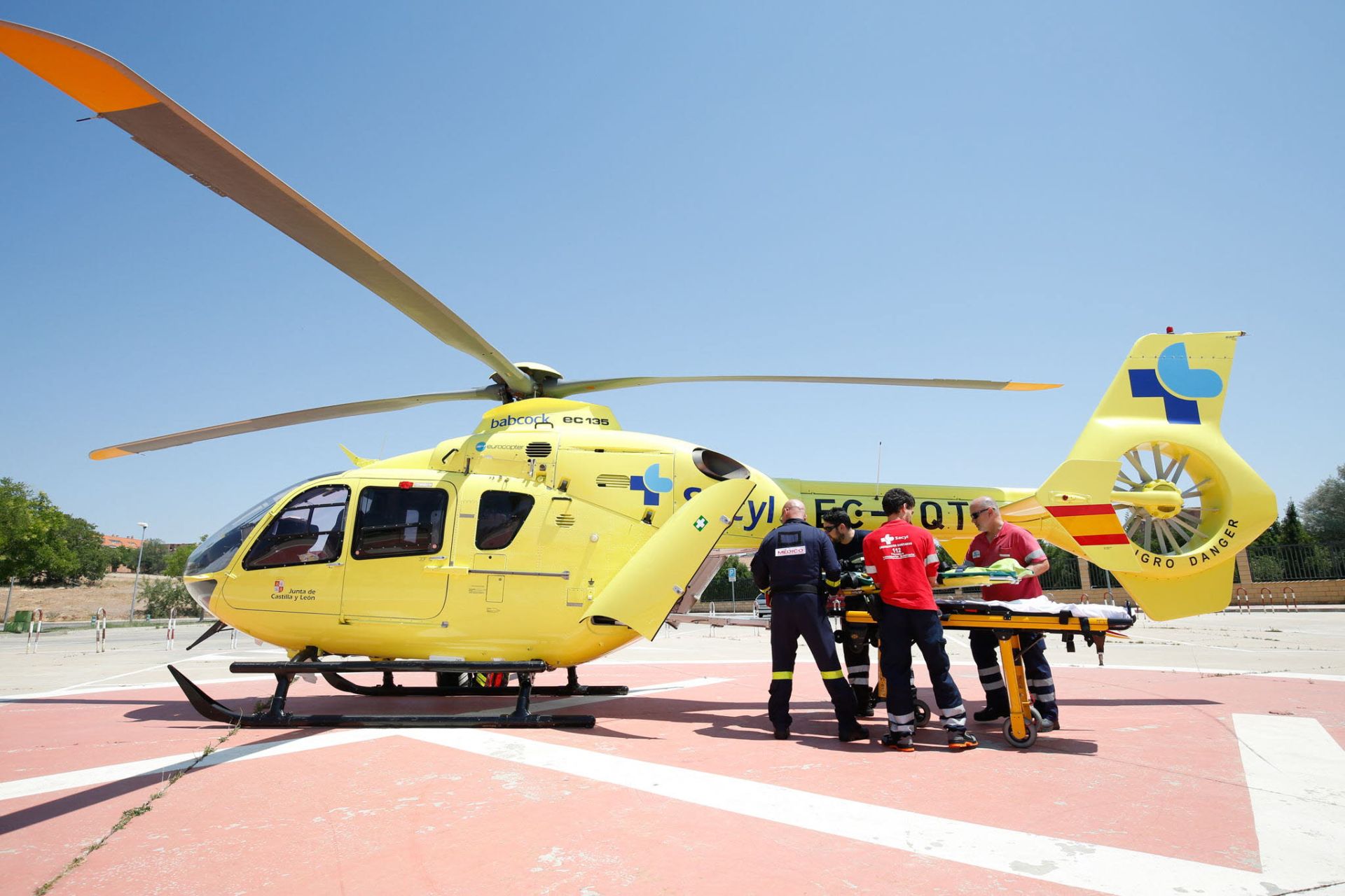 Uno de los helicópteros que atienden el transporte sanitario para Sacyl.