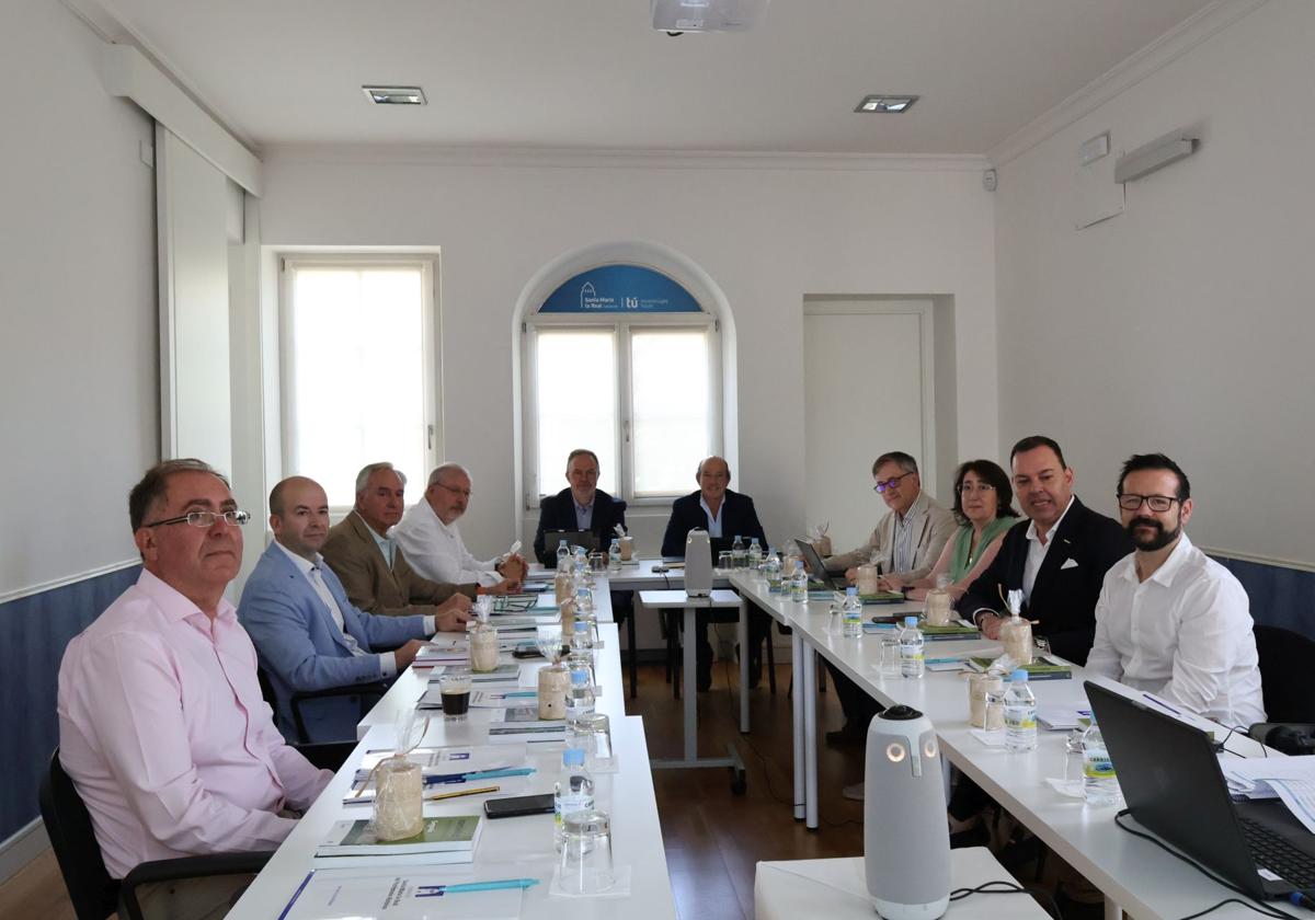 REunión del patronato en la sede de la Fundación Santa María la Real en la Casa Luelmo.
