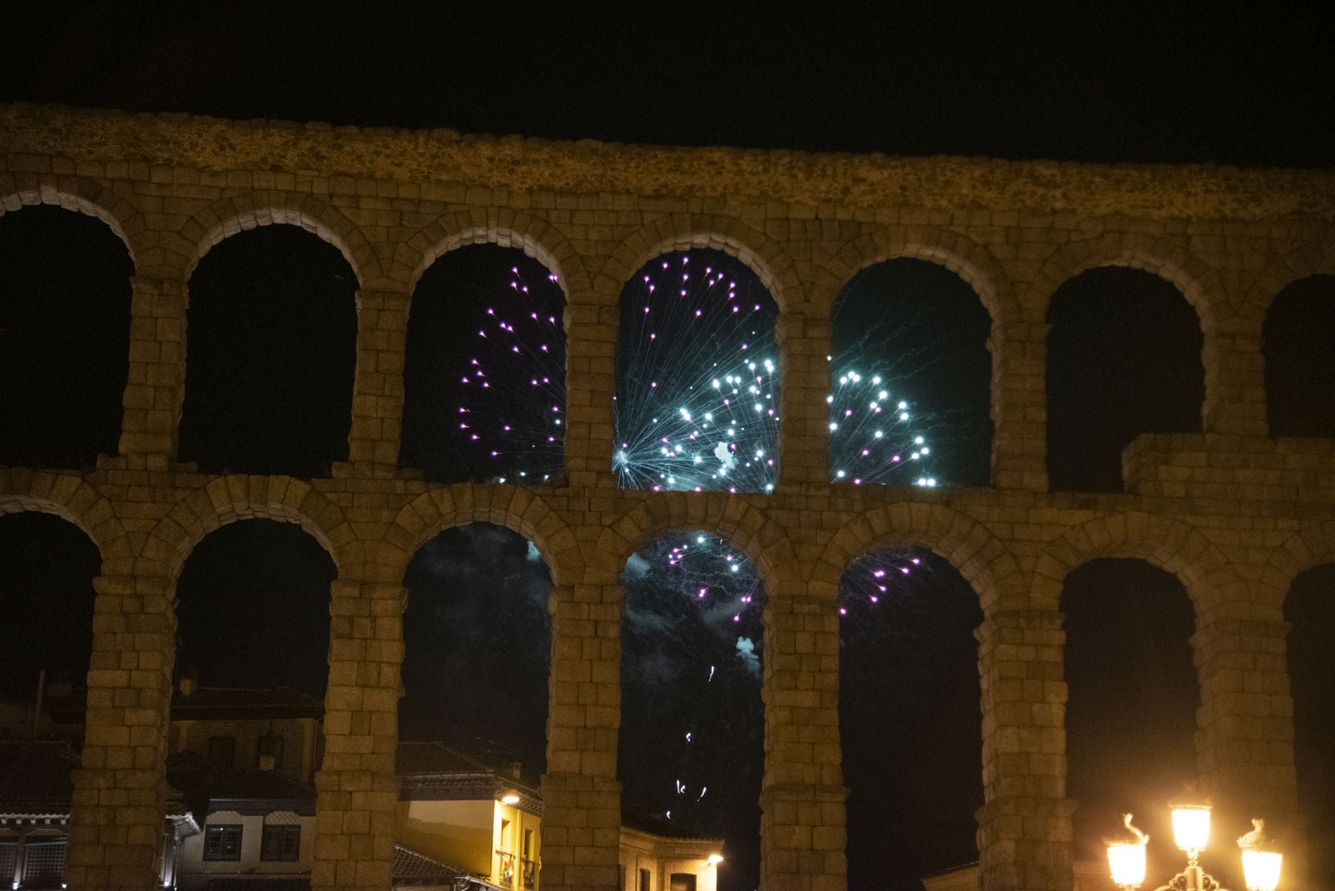 Fotos del espectáculo de fuegos artificiales en Segovia