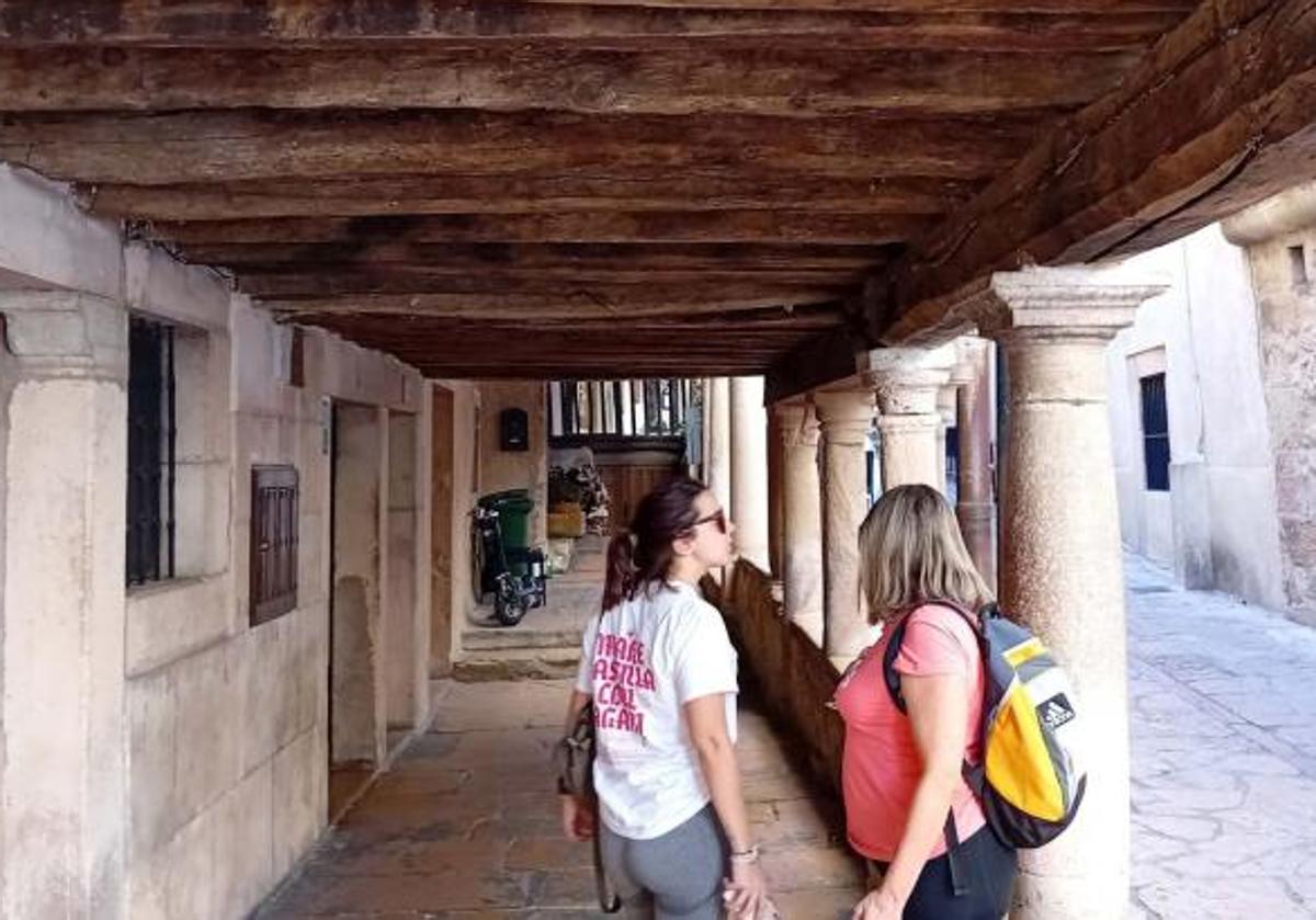 Dos turistas en Sepúlveda.