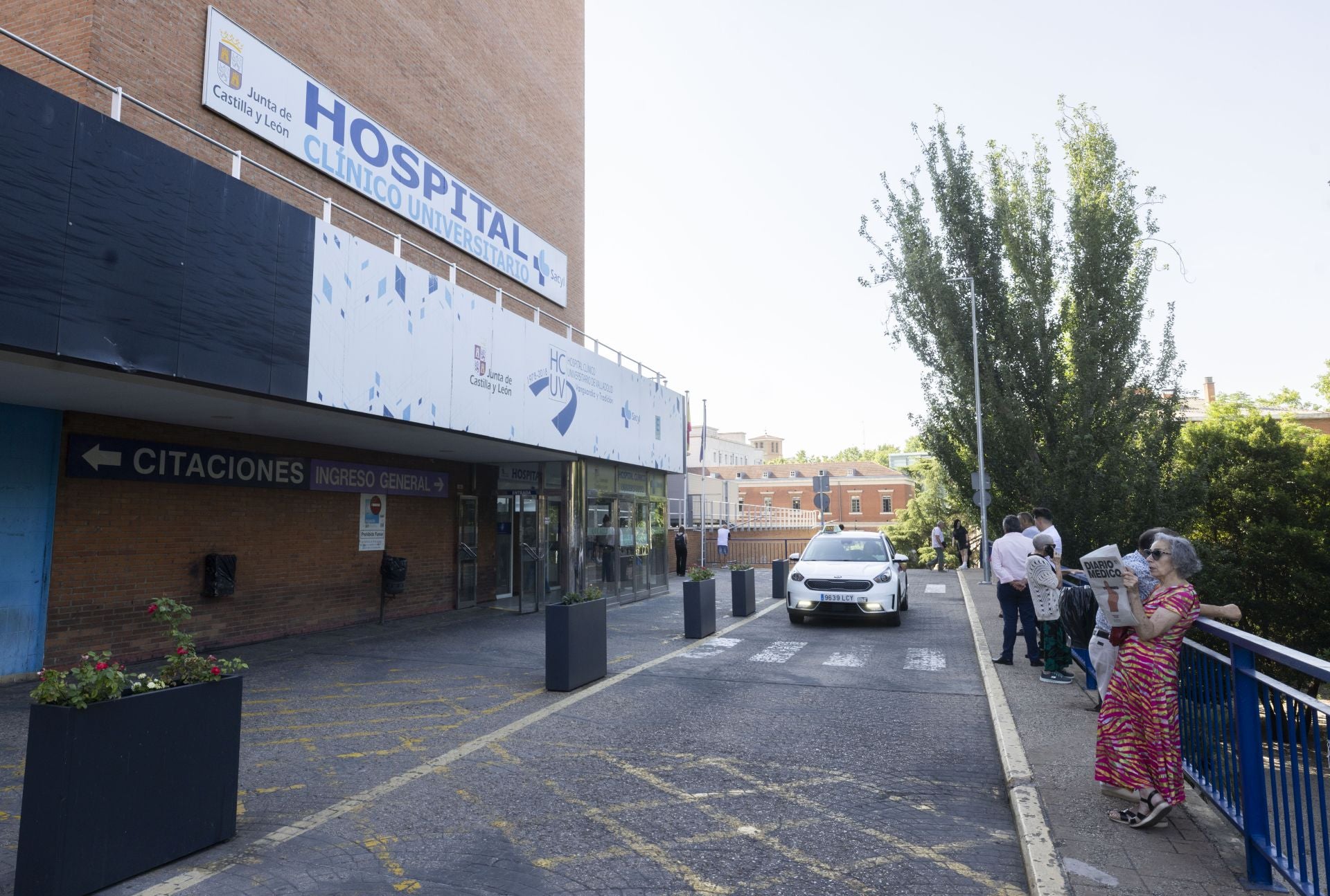 Entrada principal del Hospital Clínico Universitario de Valladolid.