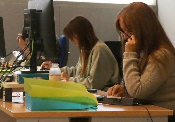 Personal municipal del Ayuntamiento de Segovia trabaja en las oficinas habilitadas en el CIDE.