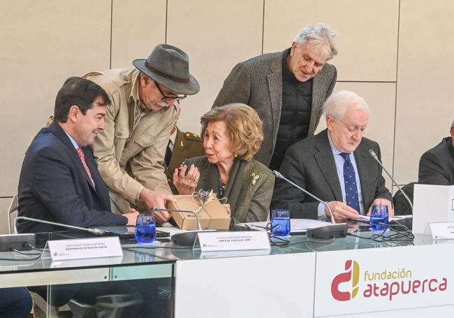 La reina Sofía, durante la reunión de la Fundación Atapuerca.