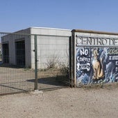 Instalaciones del centro de acogida de animales de Palencia, todavía con el logotipo de Scooby.