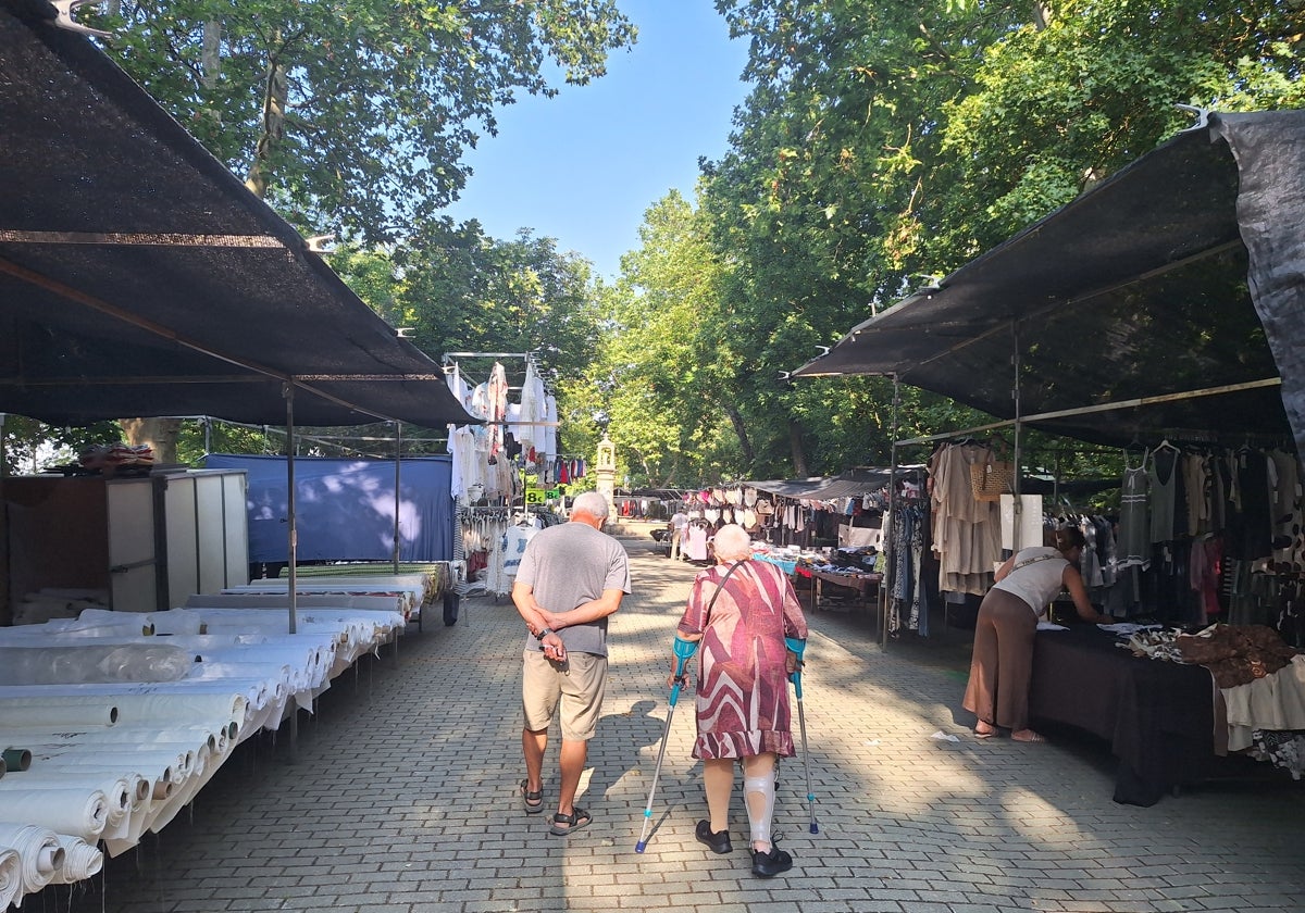 Mercadillo semanal de Rioseco de este miércoles instalado en el parque Duque de Osuna