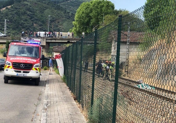 Bomberos, Policía Nacional y autoridad judicial acudieron al lugar, donde se certificó el fallecimiento del hombre.